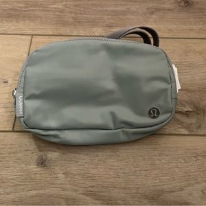 NWT Lululemon Everywhere Belt Bag in color Silver Drop/Standard size